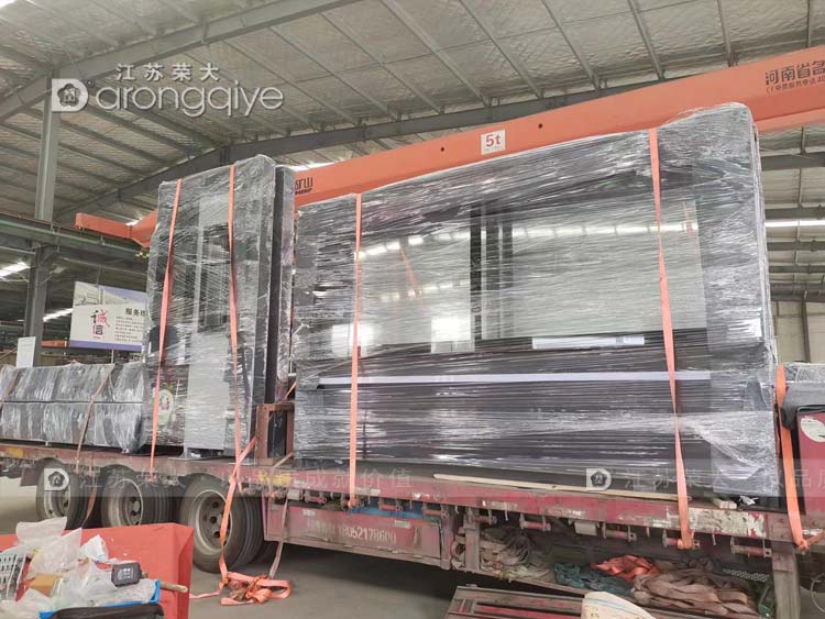 上海智能公交候車(chē)亭第二批次發(fā)貨配圖一