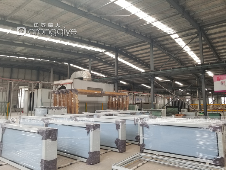 第二批遼寧現(xiàn)代候車亭發(fā)貨圖二